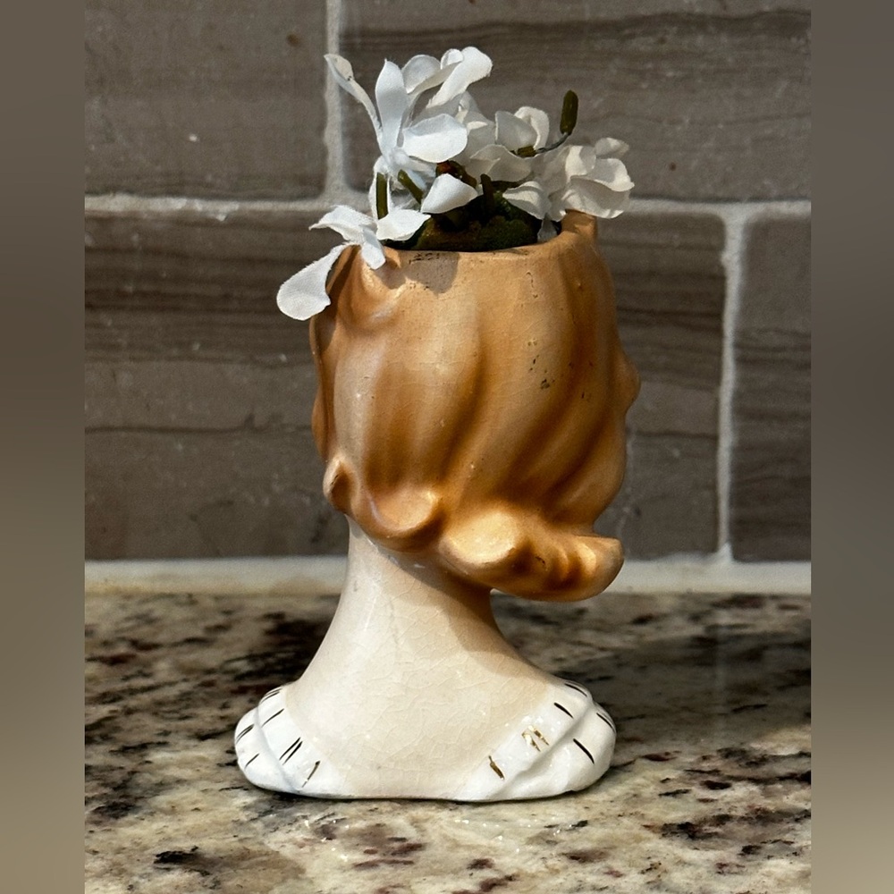 Vintage Ceramic Lady Head Vase - Mini size 3.5” T x 2.25” W C5937
© NAPCO WARE - Picture 2 of 9